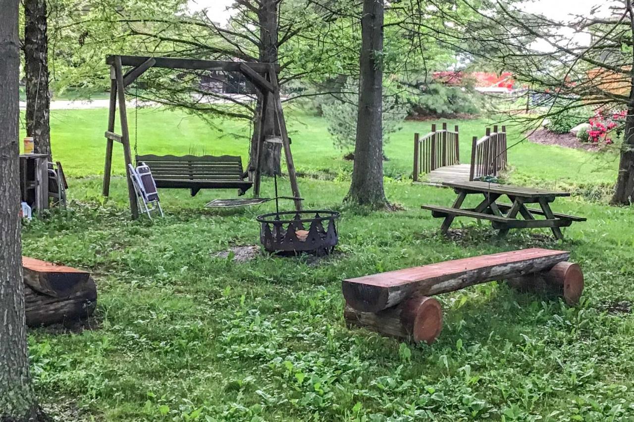 Honey House Cabin - A Quiet Countryside Retreat! Nappanee Eksteriør billede