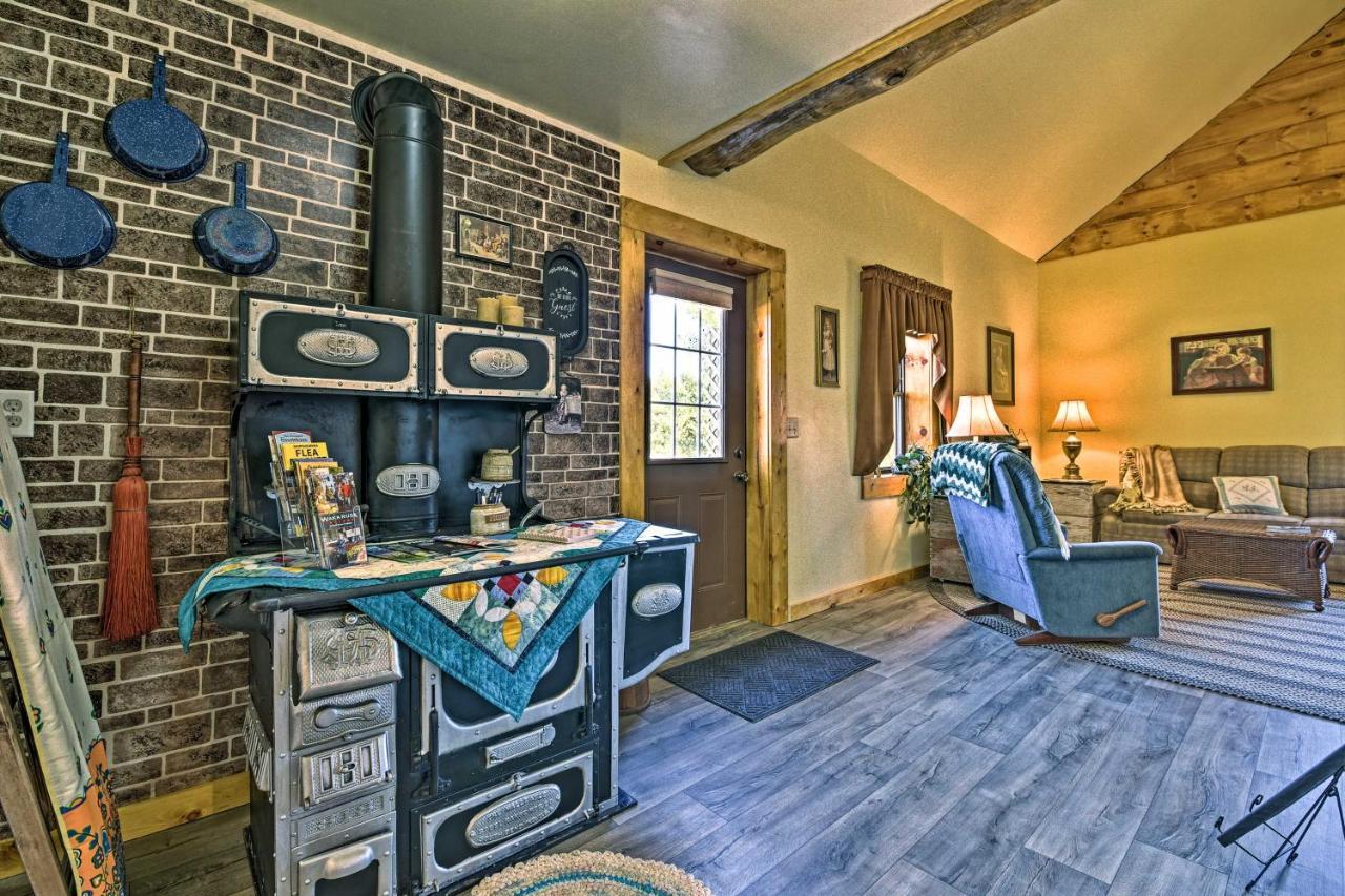 Honey House Cabin - A Quiet Countryside Retreat! Nappanee Eksteriør billede