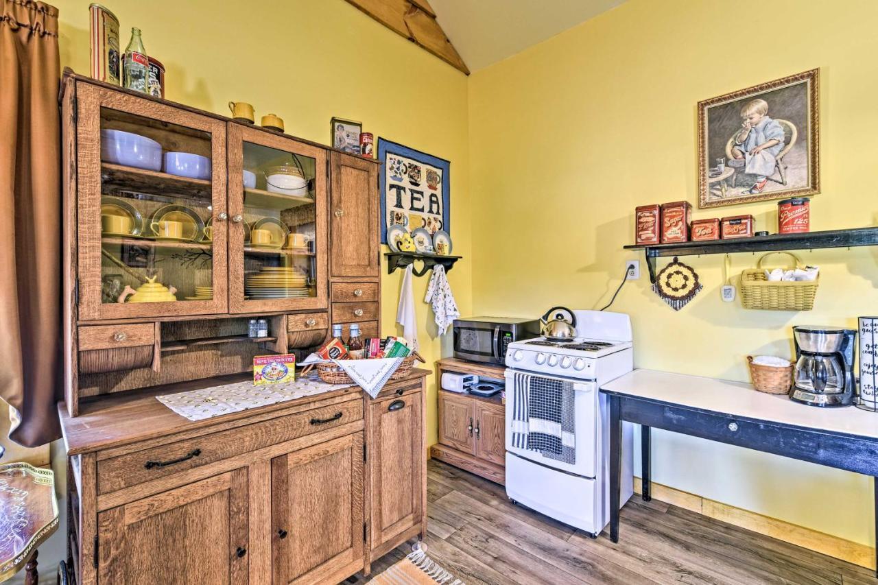Honey House Cabin - A Quiet Countryside Retreat! Nappanee Eksteriør billede