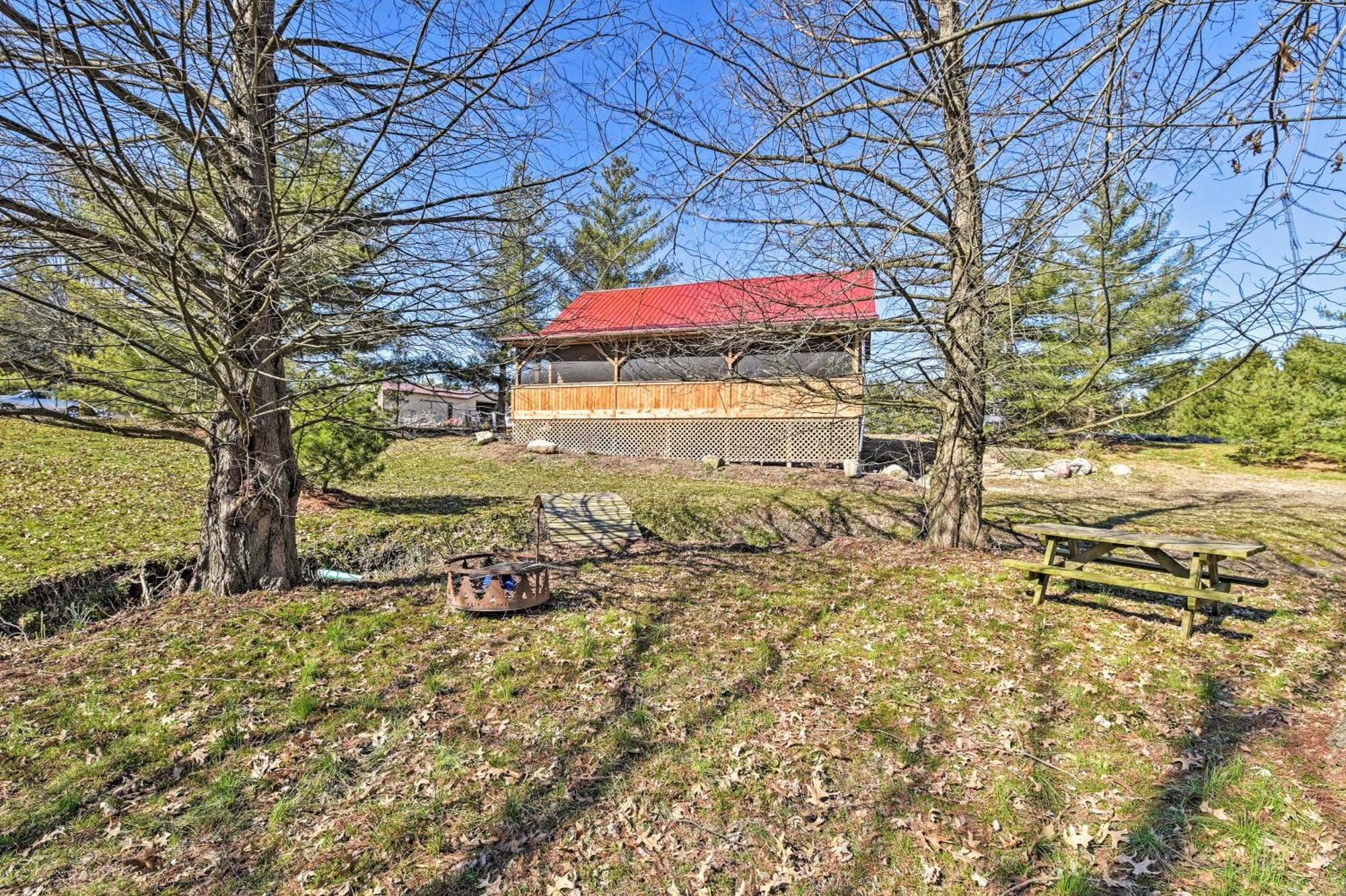 Honey House Cabin - A Quiet Countryside Retreat! Nappanee Eksteriør billede