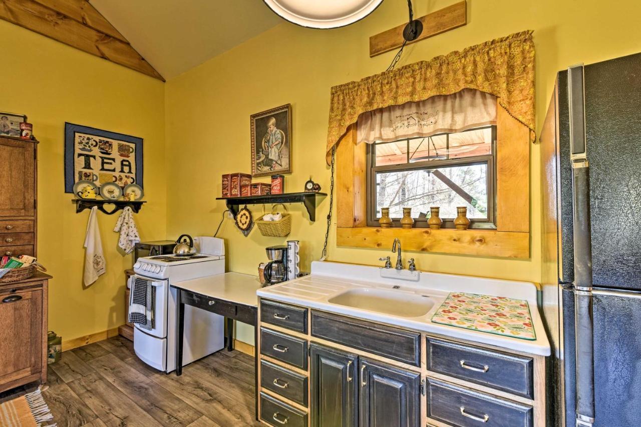 Honey House Cabin - A Quiet Countryside Retreat! Nappanee Eksteriør billede