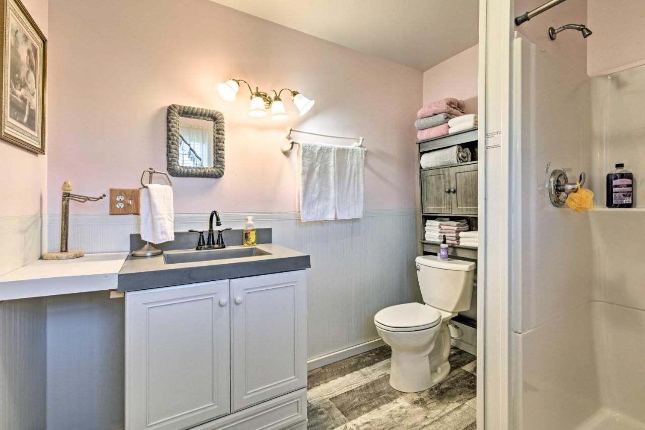 Honey House Cabin - A Quiet Countryside Retreat! Nappanee Eksteriør billede