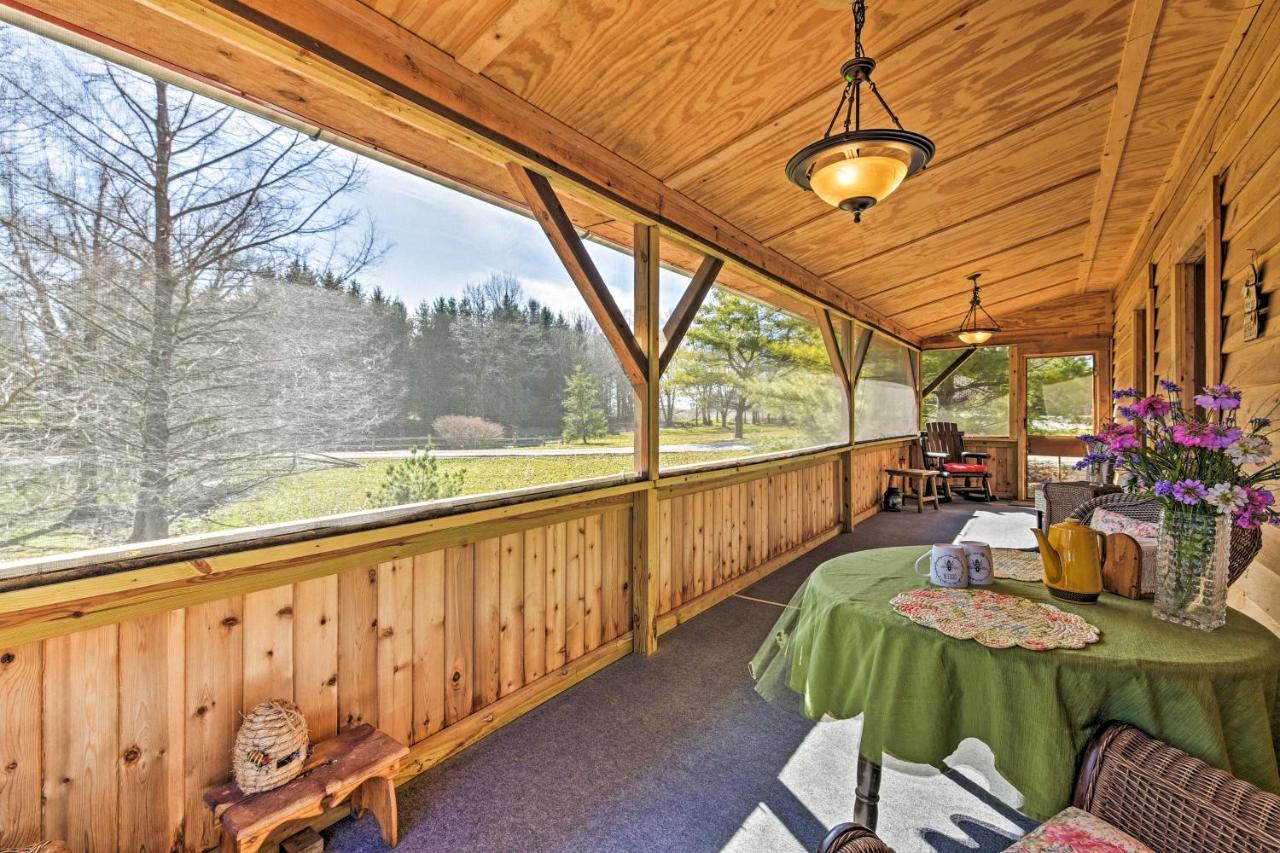 Honey House Cabin - A Quiet Countryside Retreat! Nappanee Eksteriør billede