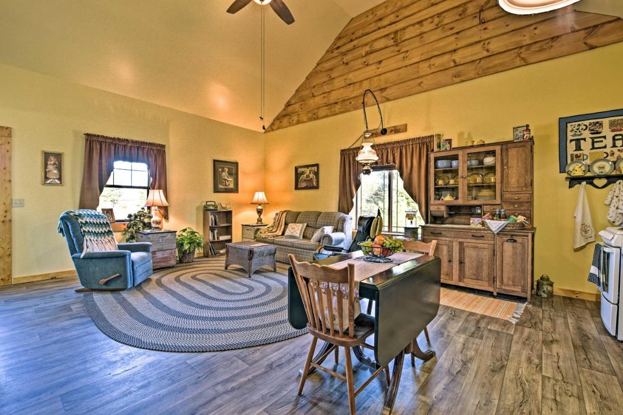 Honey House Cabin - A Quiet Countryside Retreat! Nappanee Eksteriør billede