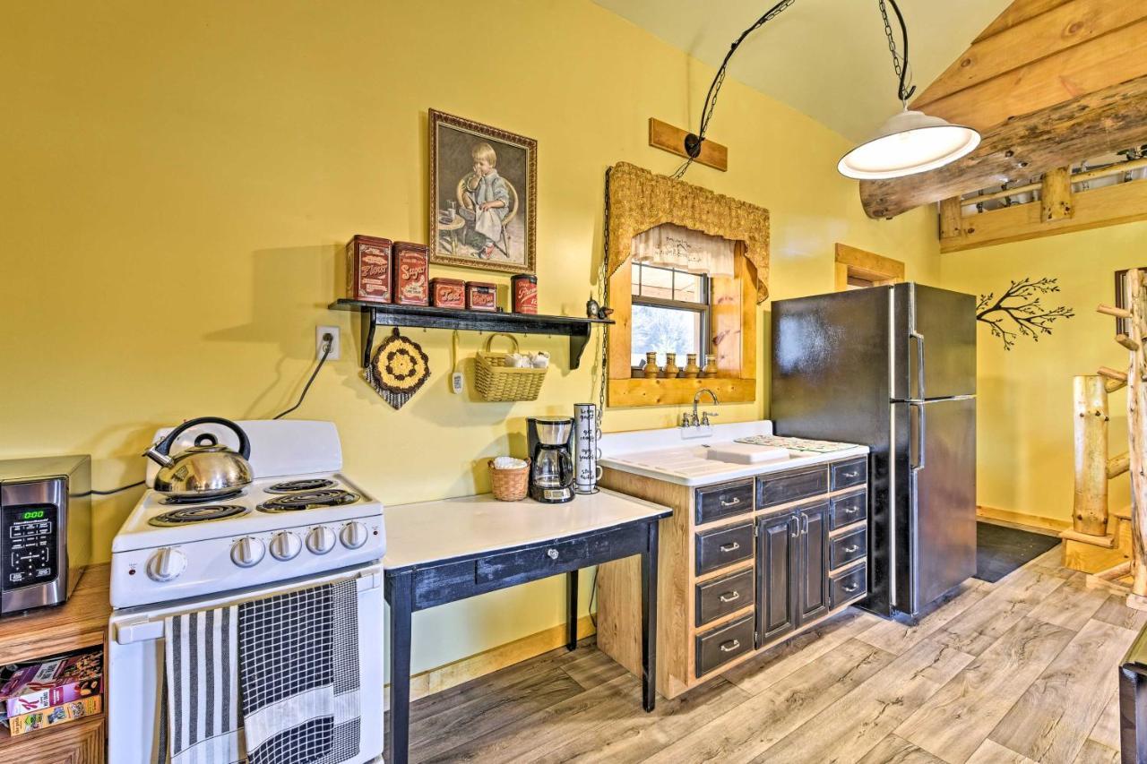 Honey House Cabin - A Quiet Countryside Retreat! Nappanee Eksteriør billede
